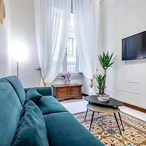 Apartment Three Via Roma, Florence